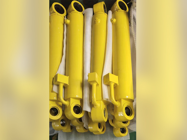 煙臺(tái)油缸生產(chǎn)(chǎn)廠家今天來(lái)給大家分享一下關(guān)(guān)于液壓油缸正確的維護(hù)(hù)和保養(yǎng)(yǎng)